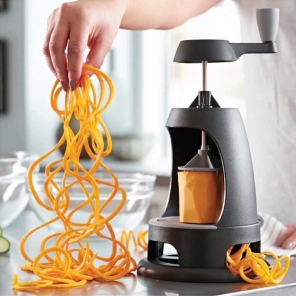 Pampered Chef Veggiie Spiralizer - Picture 2 of 5